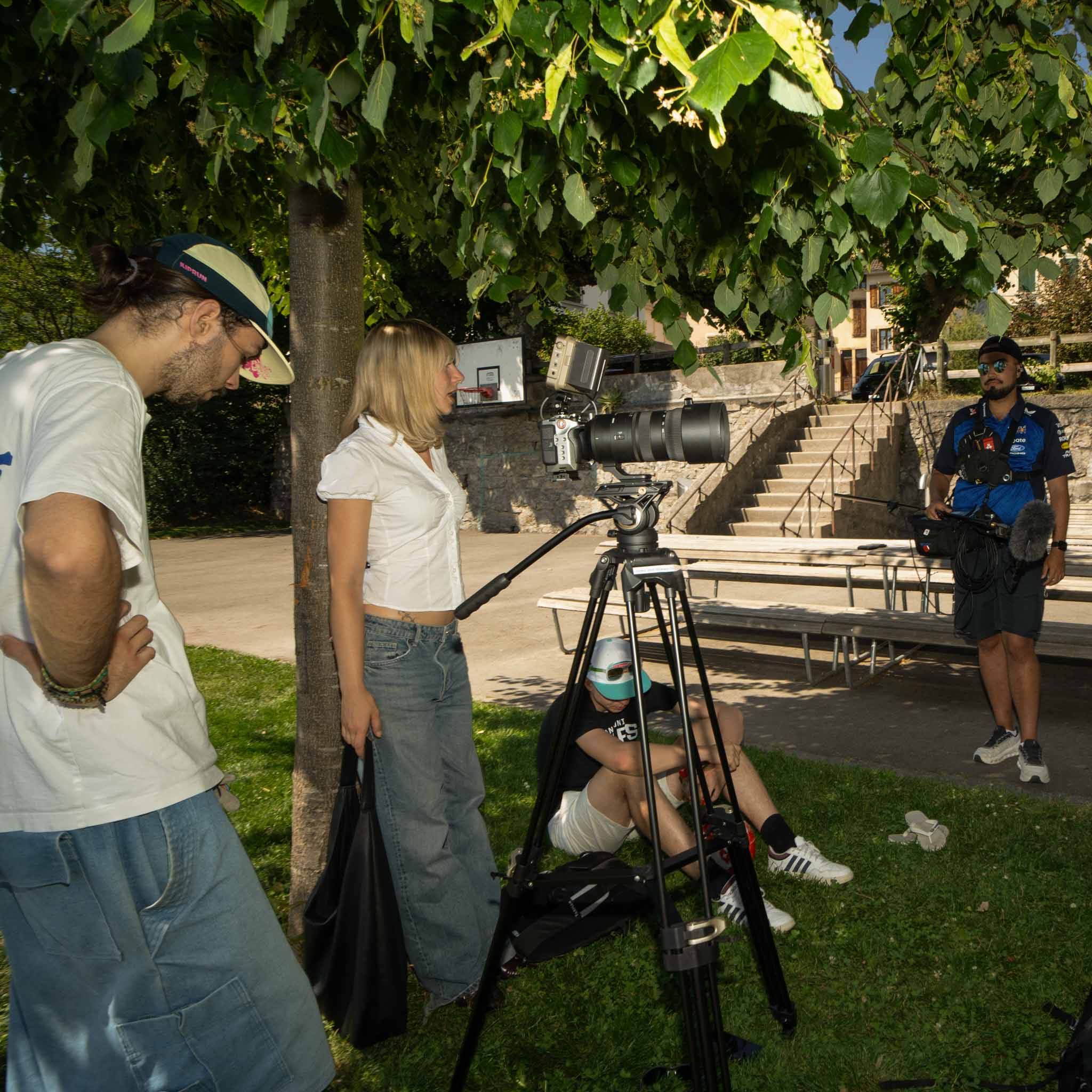 Tino, Noah et Lou préparant le tournage.